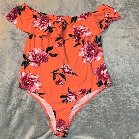 Discreet Tops - Discreet Floral Bodysuit